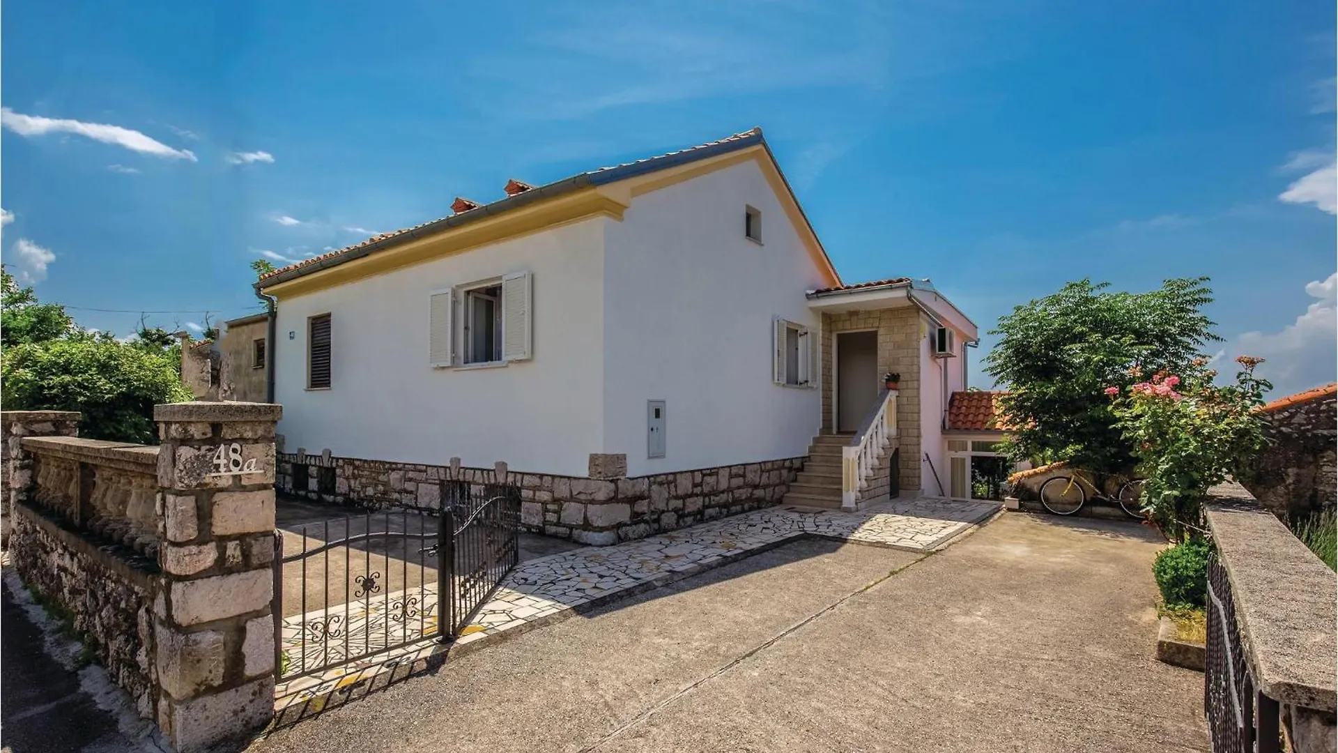 Amazing Apartment In Jadranovo With Wifi 0*,  Croatia