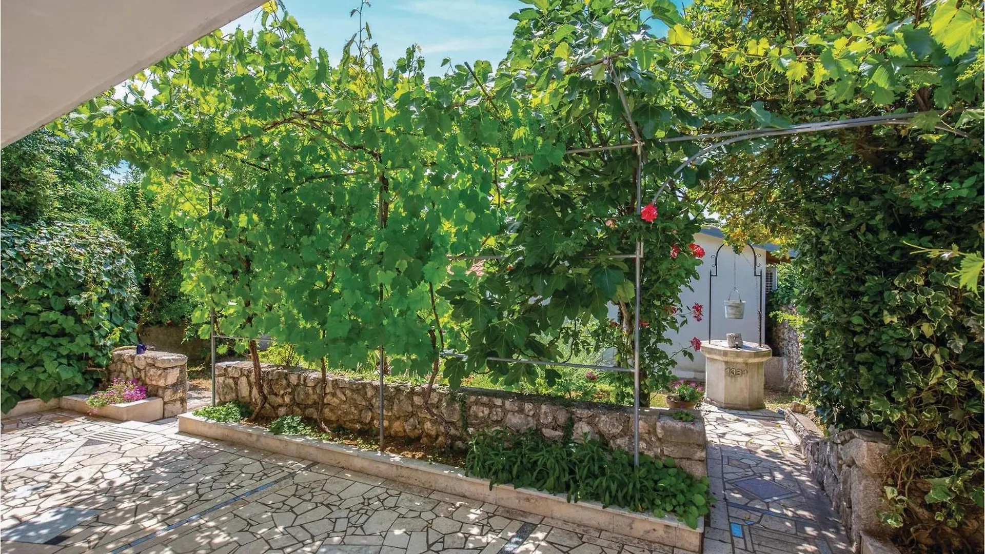 Amazing Apartment In Jadranovo With Wifi