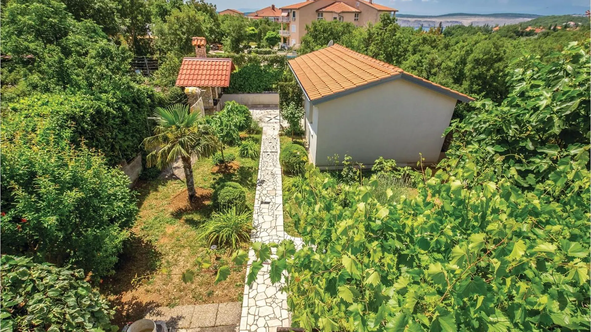 Amazing Apartment In Jadranovo With Wifi 0*,